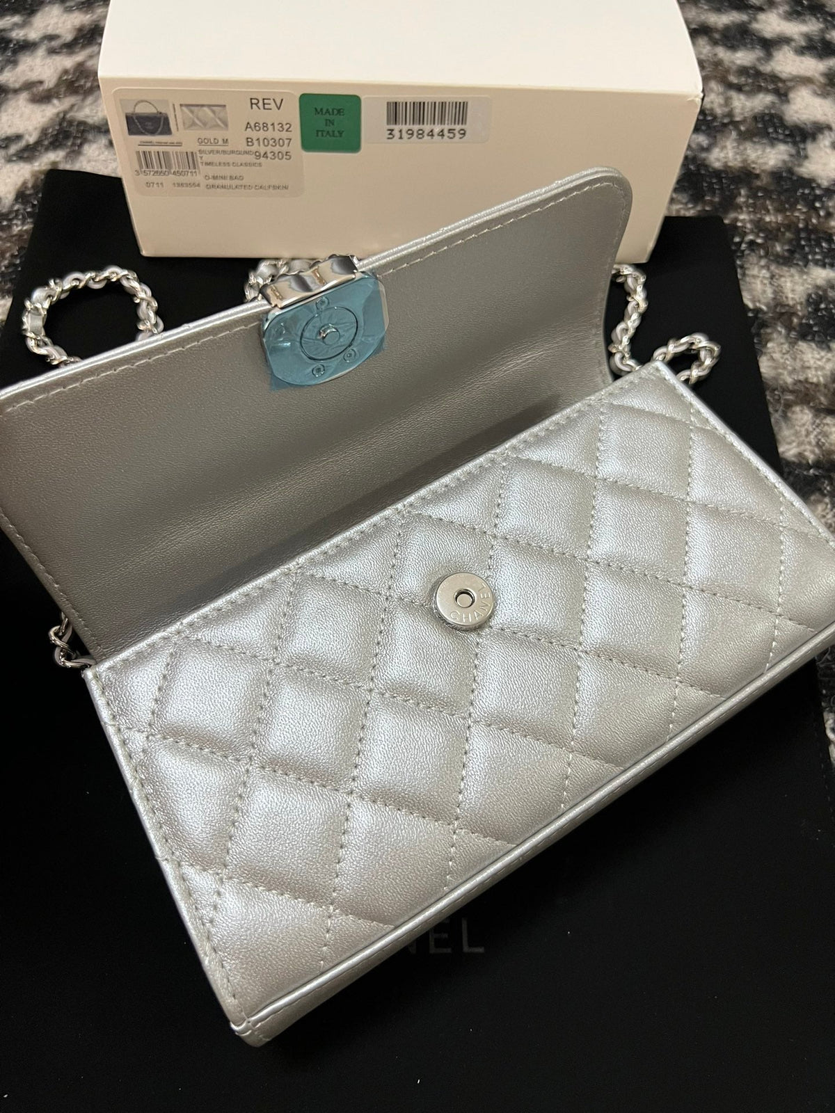 CHANEL KELLY 18 BAG IN SILVER CALFSKIN WITH STRAP