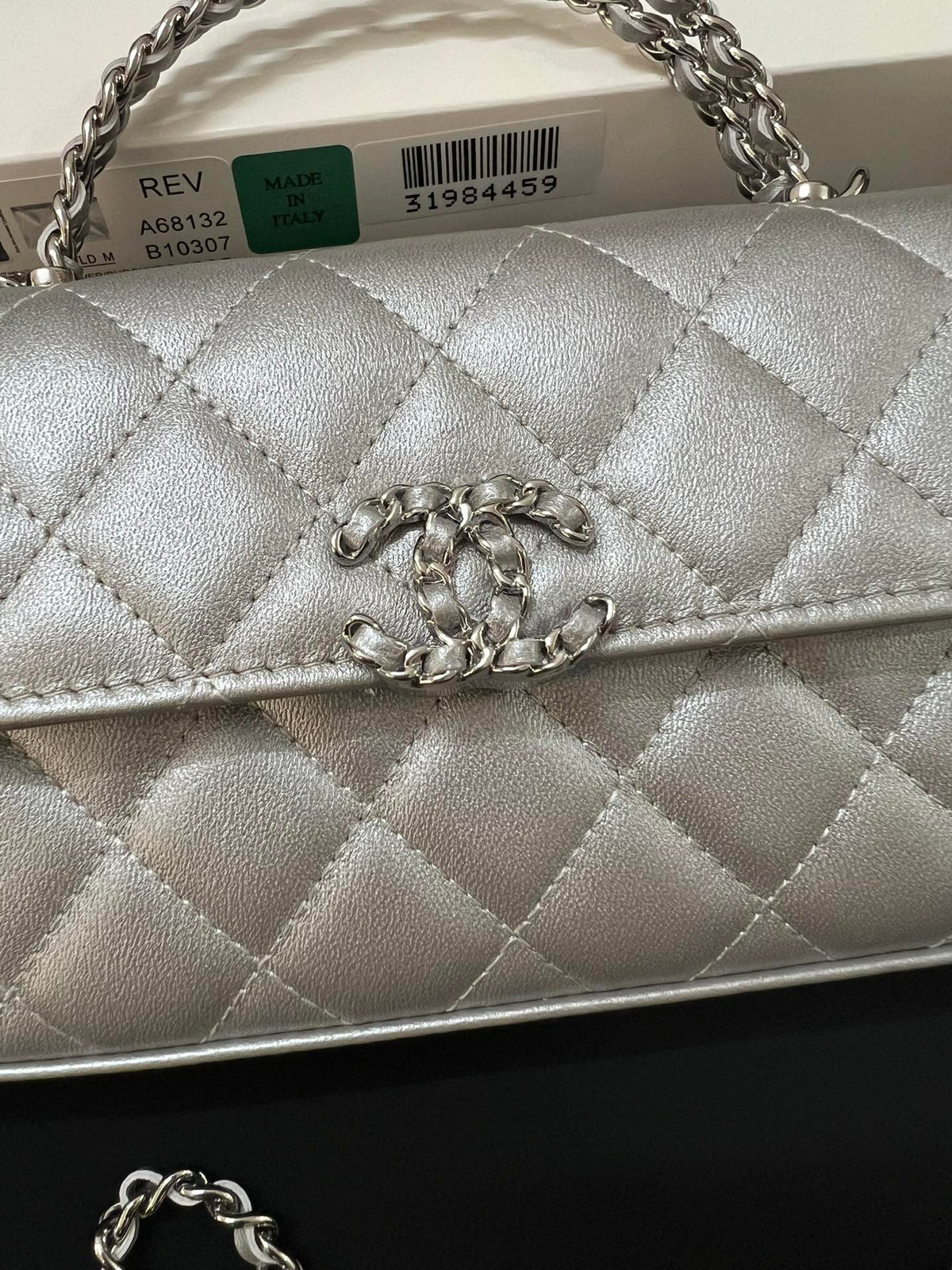 CHANEL KELLY 18 BAG IN SILVER CALFSKIN WITH STRAP