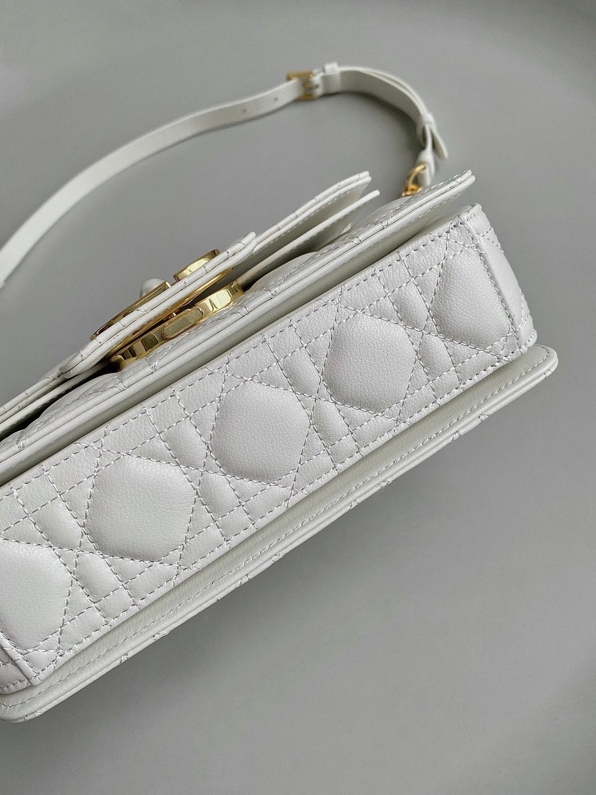DIOR MINI JOLIE 22 BAG WHITE CALFSKIN