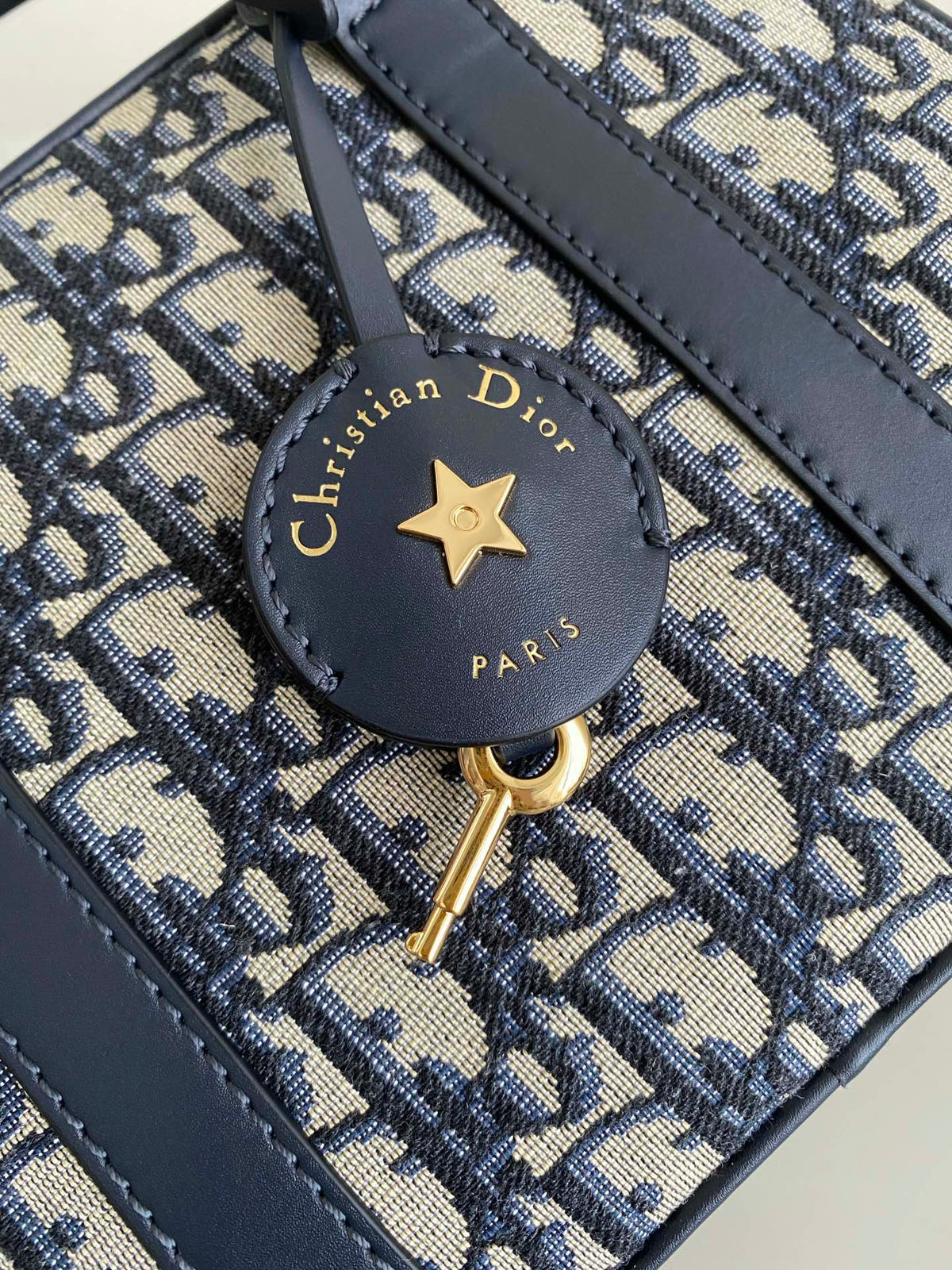 DIOR MEDIUM D-VIBE BOWLING BAG 25 BLUE JACQUARD