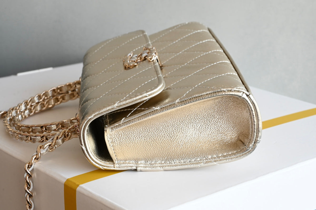 CHANEL 25S KELLY 18 CM IN GOLD LAMBSKIN