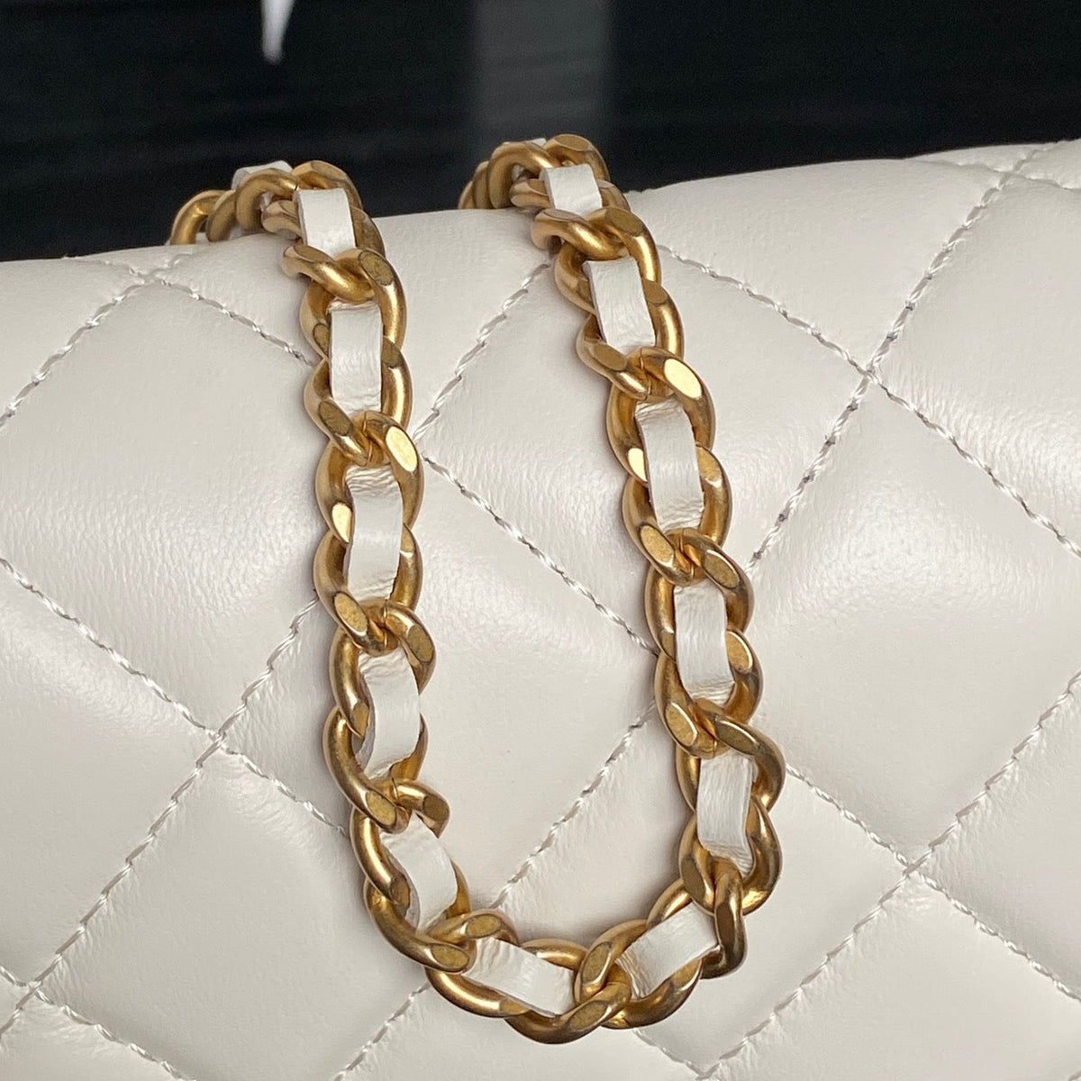 CHANEL 25S CHAIN WALLET 19 IN IVORY LAMBSKIN GOLD HARDWARE