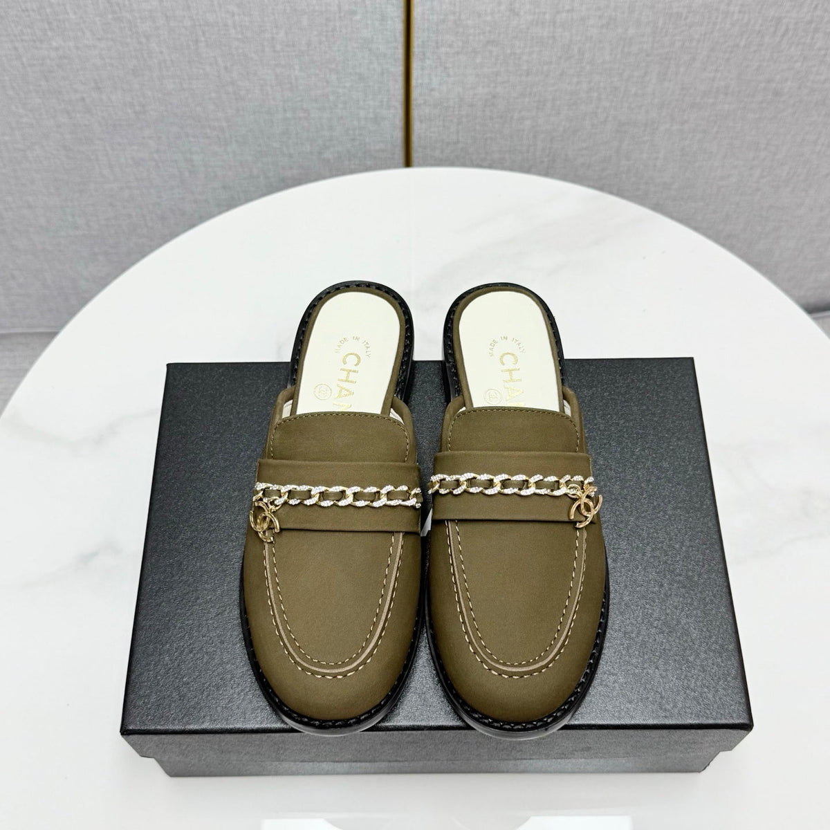CHANEL FLAT MULE 25S IN OLIVE BROWN CALFSKIN STYLE 3