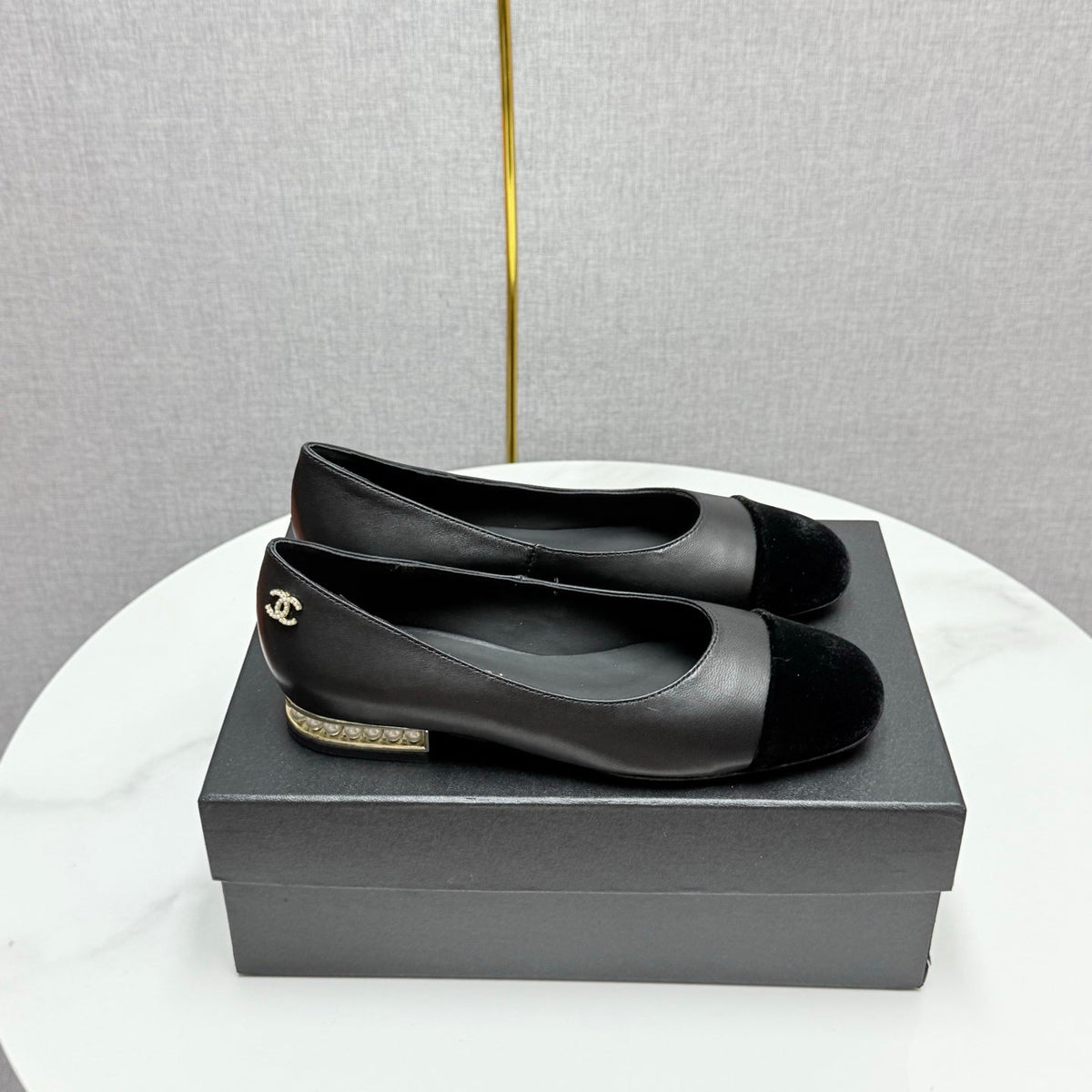 CHANEL BALLET FLATS 25S IN BLACK LAMBSKIN AND SUEDE WITH PEARL HEEL