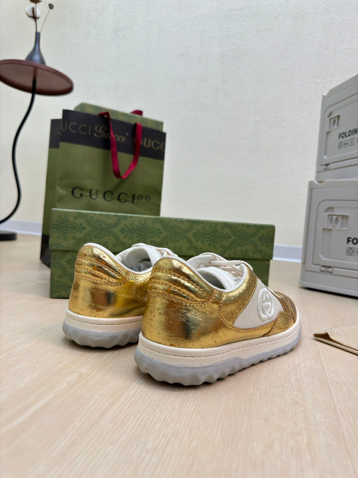 GUCCI INTERLOCKING G SNEAKER GOLD CALFSKIN AND FABRIC