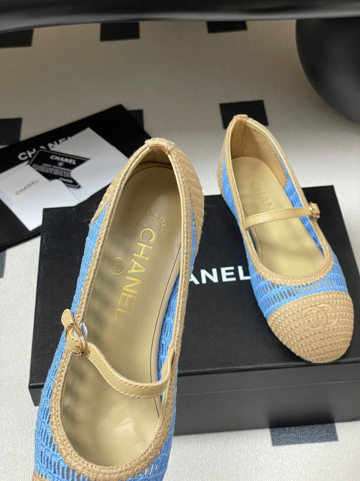 CHANEL BALLET MARY JANE 10MM IN NATURAL BEIGE AND BLUE RAFFIA