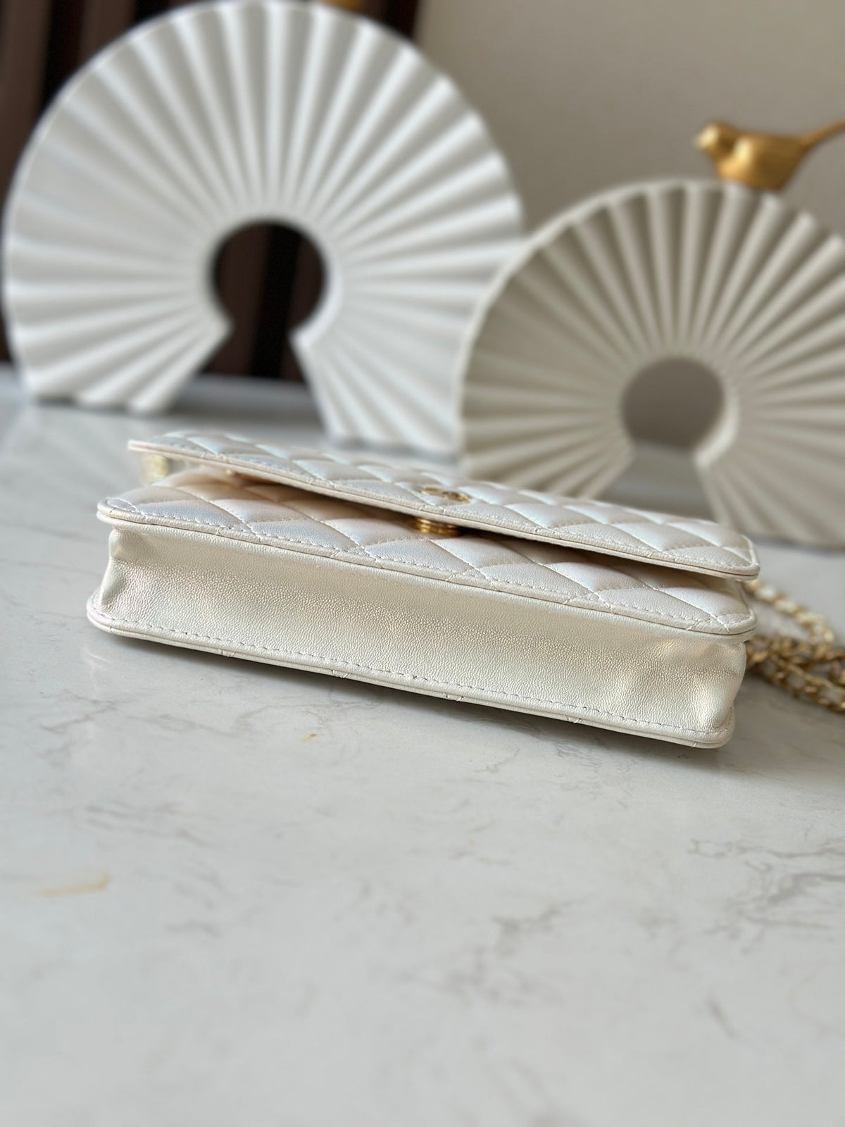 CHANEL 25S WALLET ON CHAIN 19 IN PEARL WHITE LAMBSKIN