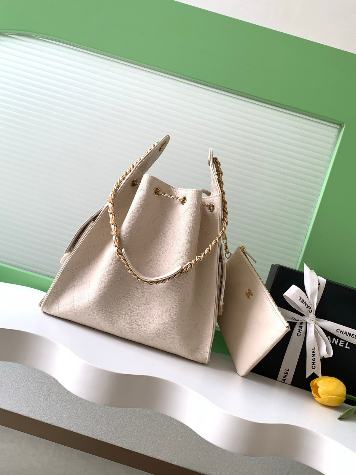 CHANEL 25S HOBO BAG 40 IN LIGHT BEIGE CAVIAR LEATHER WITH GOLD HARDWARE